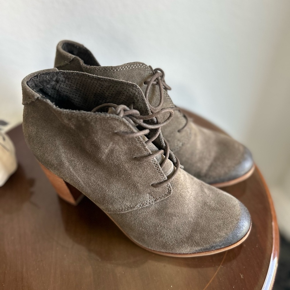 TOMS lunate suede boots